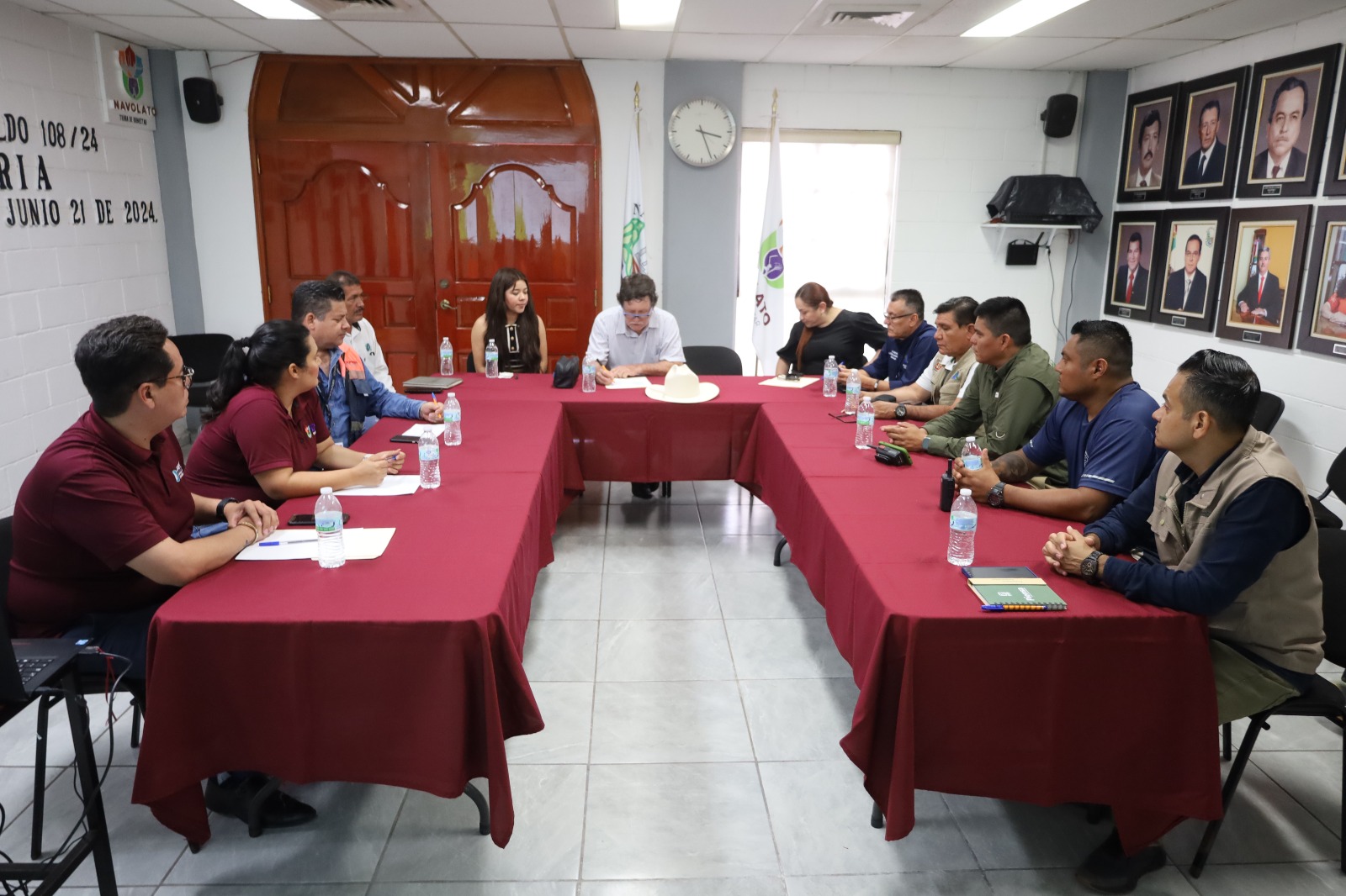 El Ayuntamiento de Navolato que encabeza el Presidente Municipal Francisco Castro López, llevó a cabo una reunión informativa acerca de las acciones preventivas por parte de algunas autoridades e instituciones, con la finalidad de brindar seguridad a las y los navolatenses.