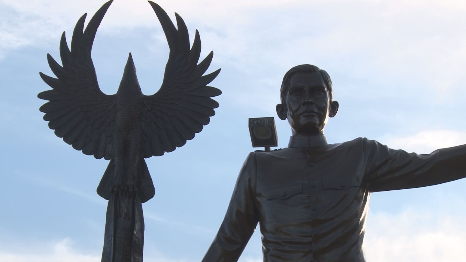 Curso la carrera de Derecho en el Colegio Civil Rosales, hoy Universidad Autónoma de Sinaloa, además de colaborar con el periódico El correo de la tarde publicado en Mazatlán.