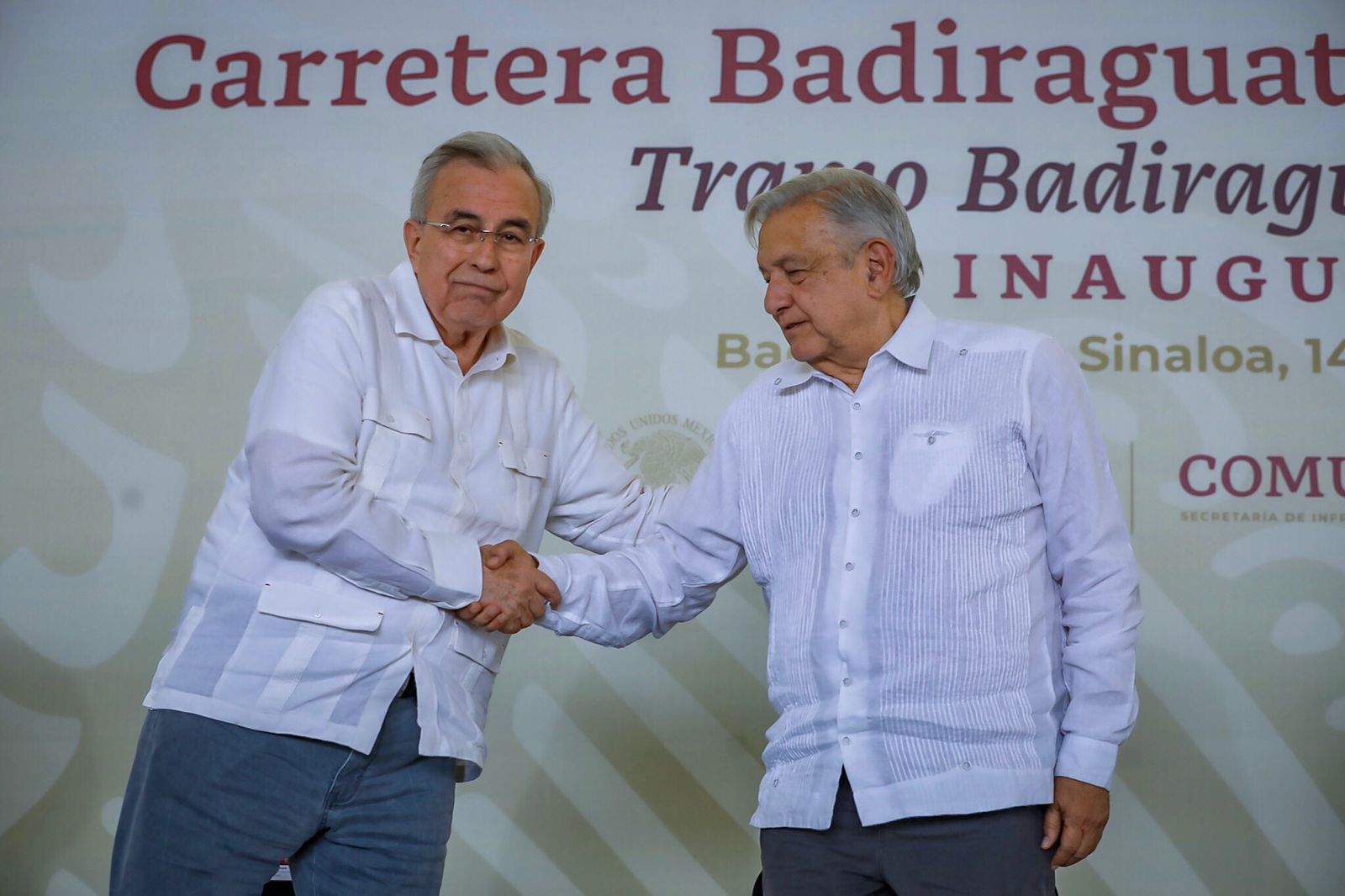 López Obrador expresó a los badiraguatenses reunidos en el lugar que los seguirán apoyando, a través del trabajo conjunto con el Gobernador Rocha Moya,