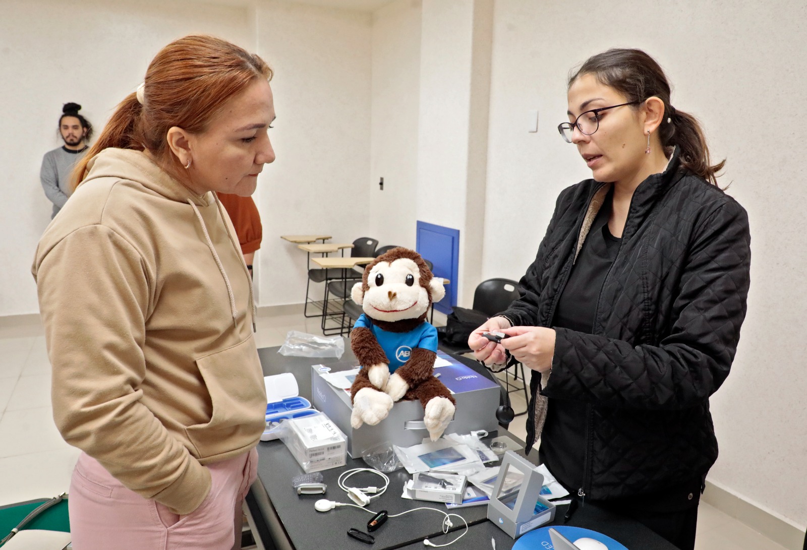 Se tiene programada una segunda entrega de 50 Procesadores Cocleares para niños, niñas y jóvenes que requieran de este apoyo para el próximo 8 de diciembre.