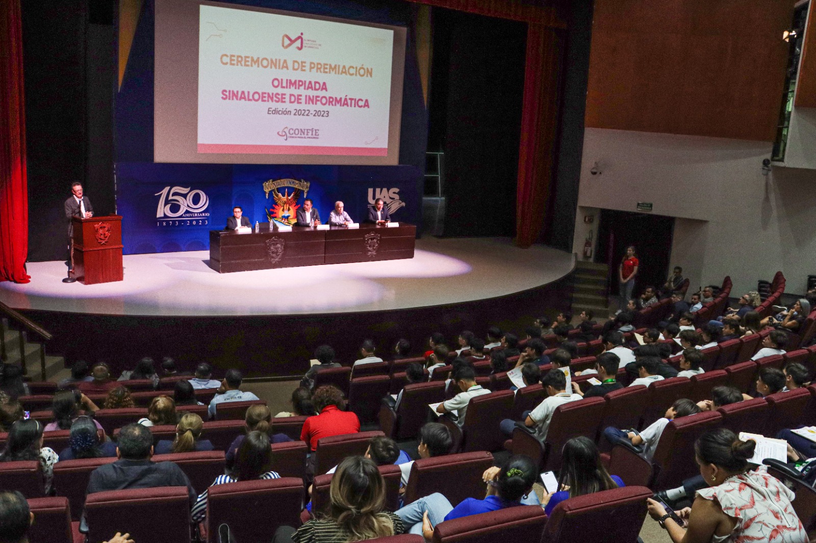 El titular de la Coordinación General para el Fomento a la Investigación Científica e Innovación del Estado de Sinaloa brindó un mensaje a las y los alumnos triunfadores, sus familias, maestros, instructores y directivos de las instituciones organizadoras del certamen, en el evento llevado a cabo en la Torre Académica de la UAS.