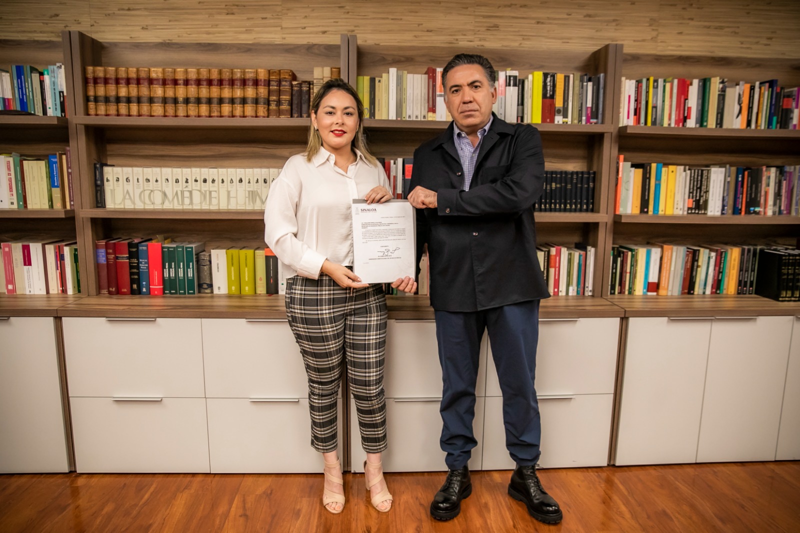 *El Secretario General exhortó a la nueva funcionaria a desempeñar sus funciones con eficiencia y apegada al marco jurídico.