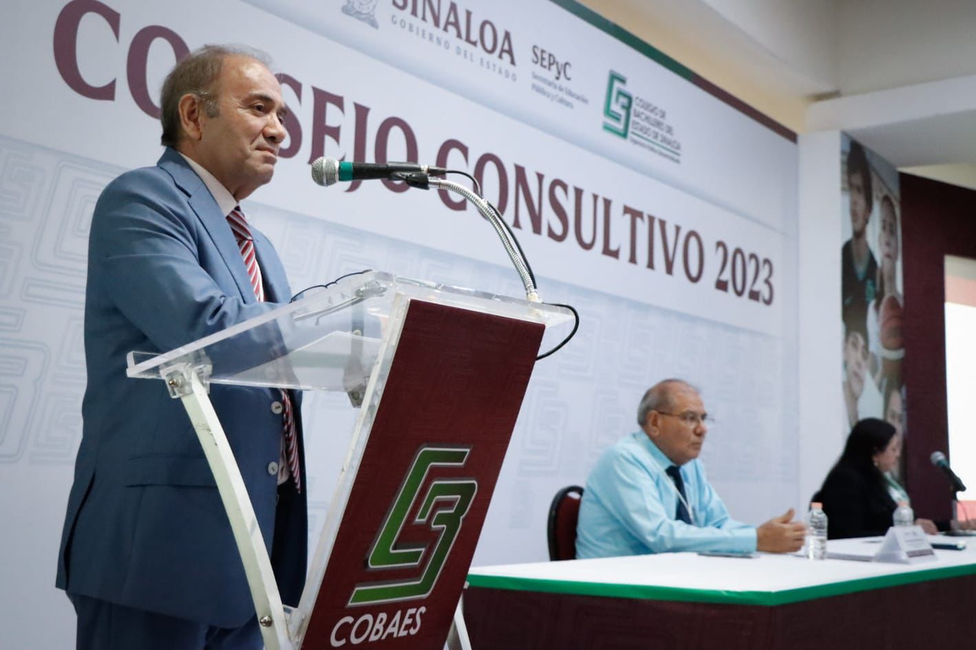 El director general del Colegio de Bachilleres rindió su segundo informe de labores, en el marco del Consejo Consultivo COBAES 2023.