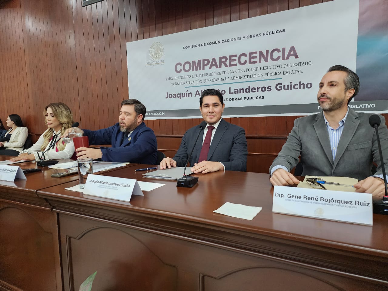 Al comparecer ante las diputadas y diputados del H. Congreso del Estado, destacó que se pavimentaron mas de 280 calles en todo el estado. Sólo en Culiacán se pavimentaron 200 calles en Colonias, 11 calles en Colonias en Mazatlán y en Ahome se cambió la carpeta asfáltica por concreto.