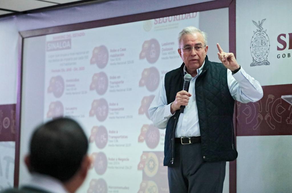 En su mensaje, el gobernador Rocha remarcó la importancia de mejorar las condiciones de vida físicas de las cuarterías