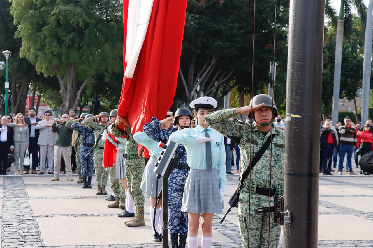 En este marco el director de COBAES, Santiago Inzunza Cázares, encabezó el acto cívico para celebrar a nuestro lábaro patrio.