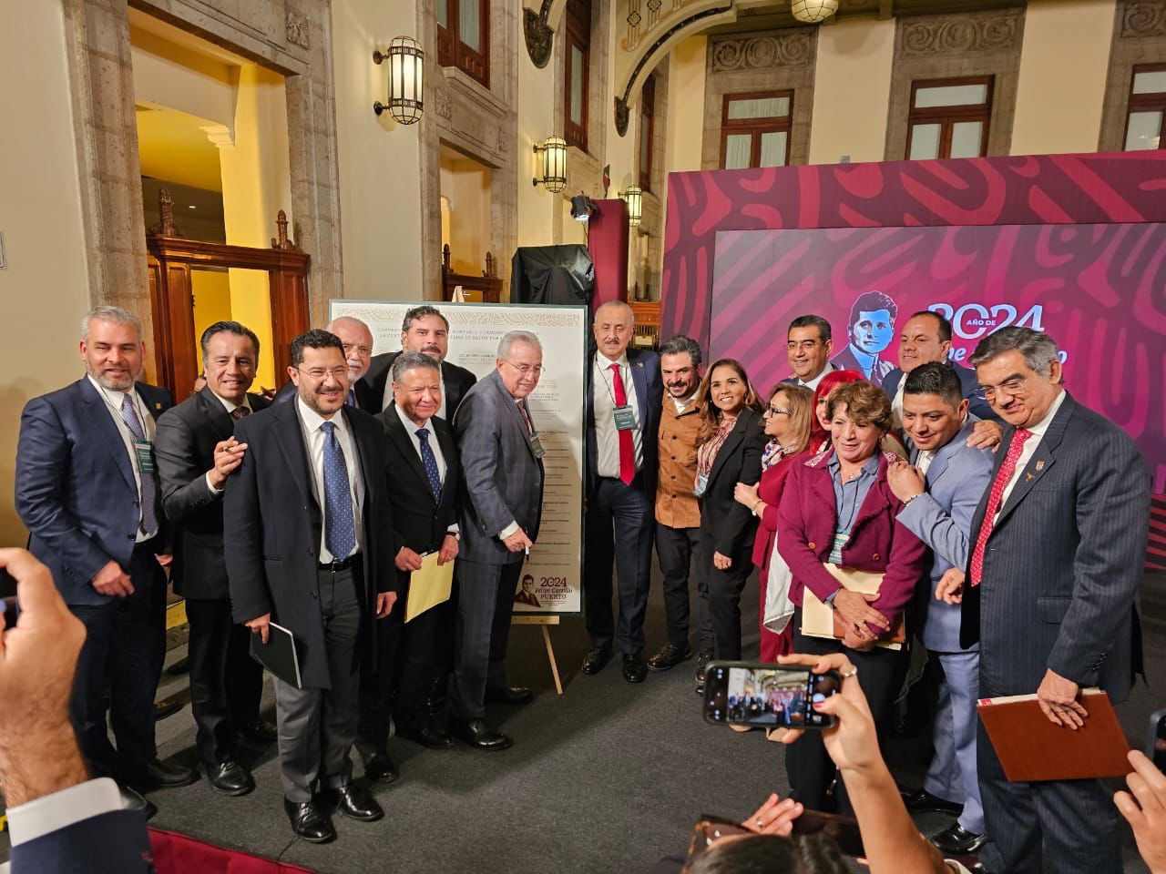 Fueron 23 gobernadores los que signaron dicho convenio para que este nuevo modelo de salud pública entre en funciones el 21 de marzo