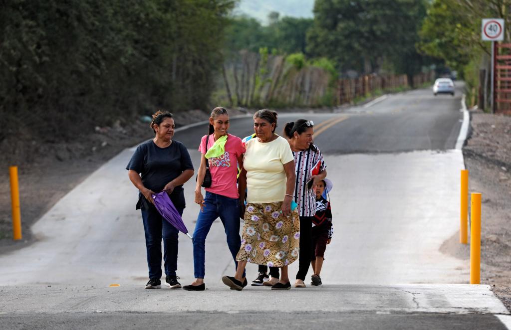 El mandatario estatal acudió a inaugurar la obra de pavimentación de la carretera Mezquitita - La Noria