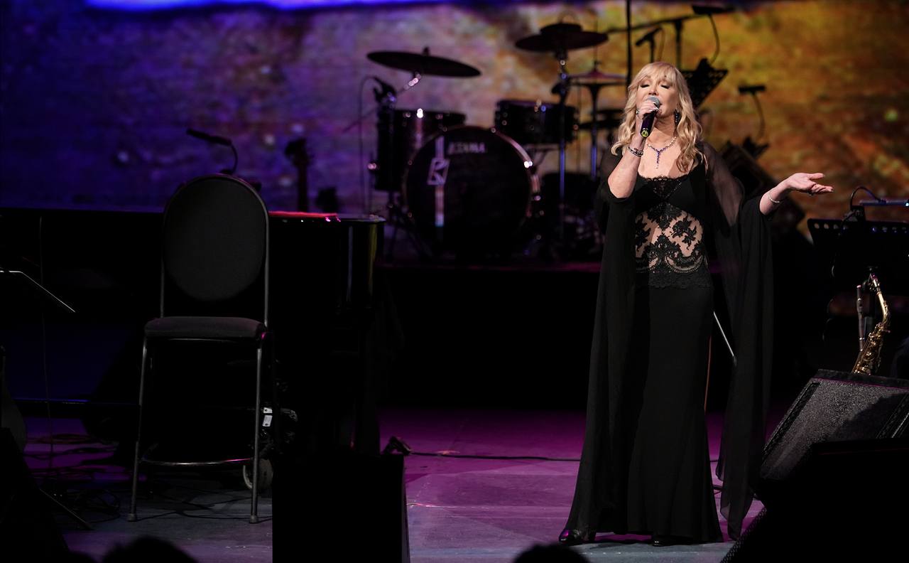 La apertura de la Temporada Gordon Campbell tuvo como protagonistas a Doug Cotler y Lori Patterson y contó con el acompañamiento de músicos de la Camerata Mazatlán y el grupo Mazazul, integrado por mexicanos, canadienses y franceses.