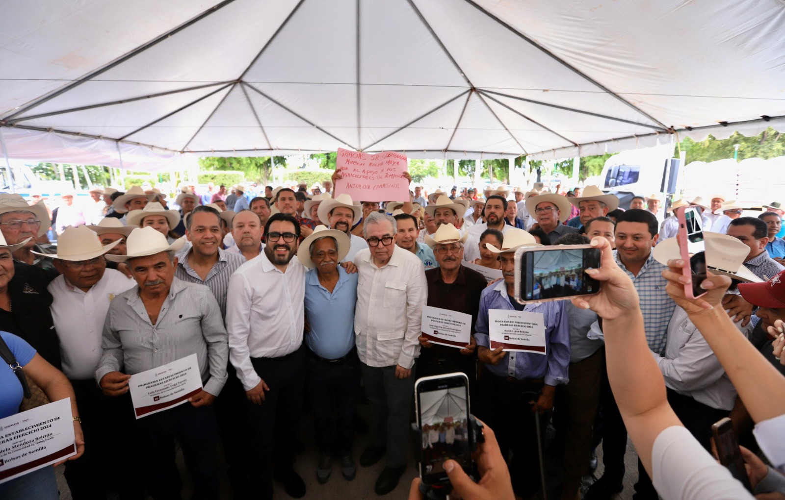El apoyo consiste en la entrega de 10 bolsas de semilla de sorgo o grano forrajero