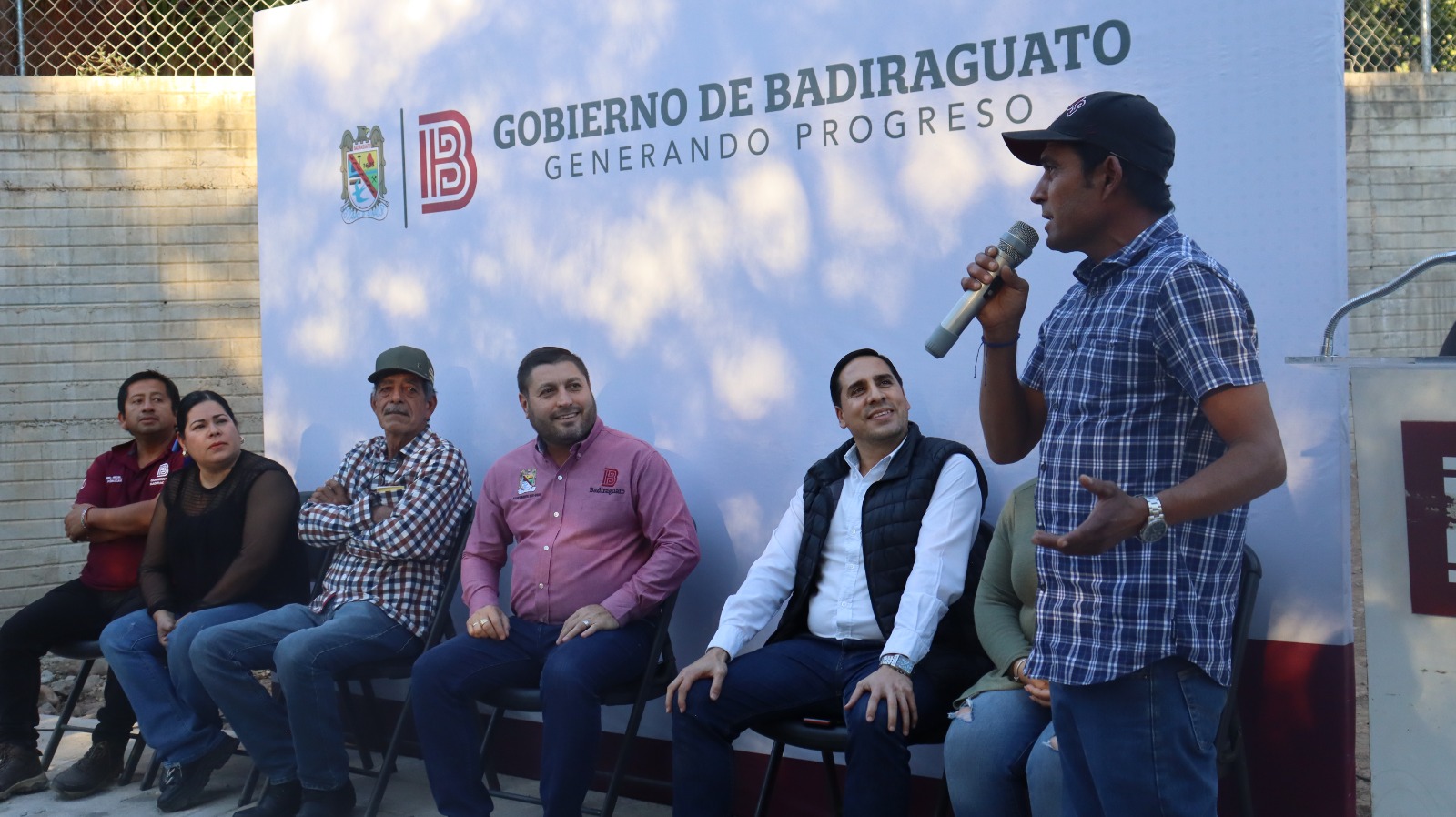 El presidente municipal, expresó que con un gobierno honesto y transparente en las finanzas, alcanza para seguir construyendo el Badiraguato que todas y todos necesitamos y queremos.