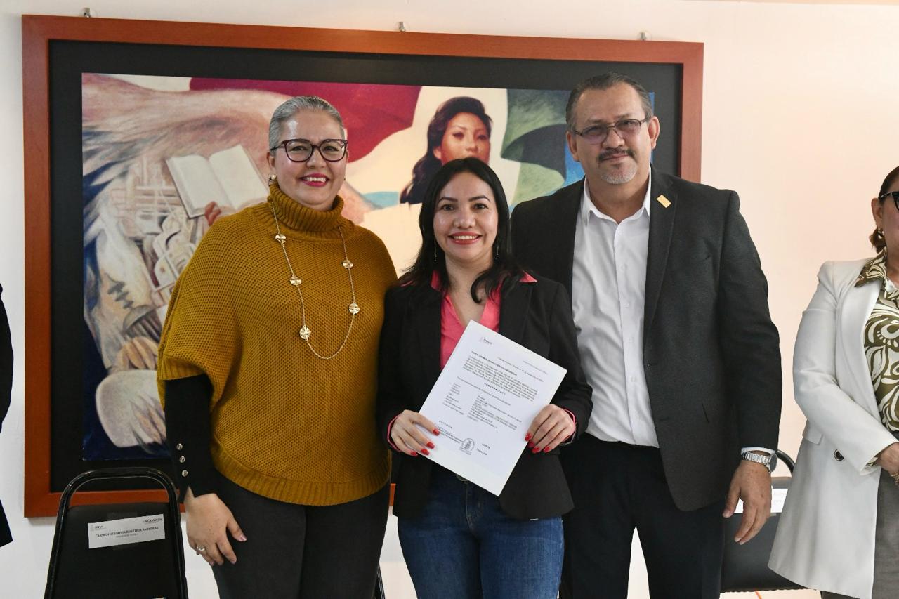 • Graciela Domínguez Nava entregó 137 nombramientos definitivos a docentes federales