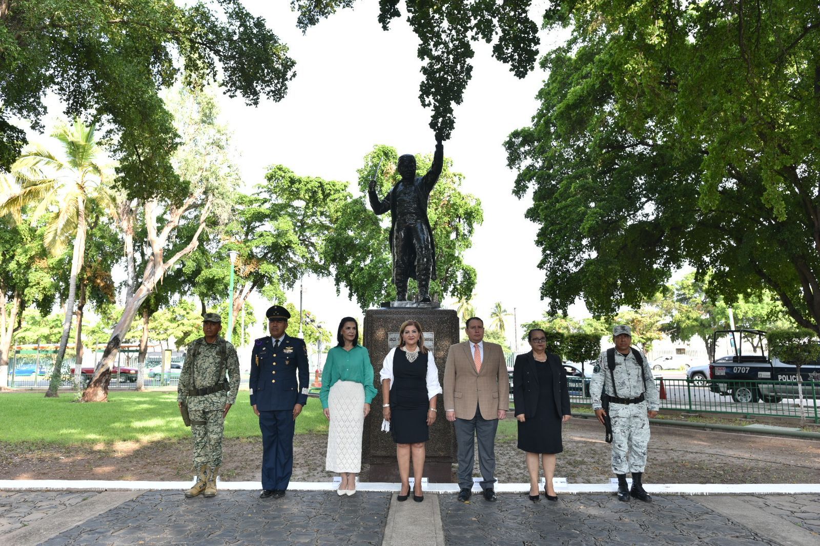 La Secretaria de las Mujeres, Dra. María Teresa Guerra Ochoa, en representación del gobernador encabeza el acto cívico