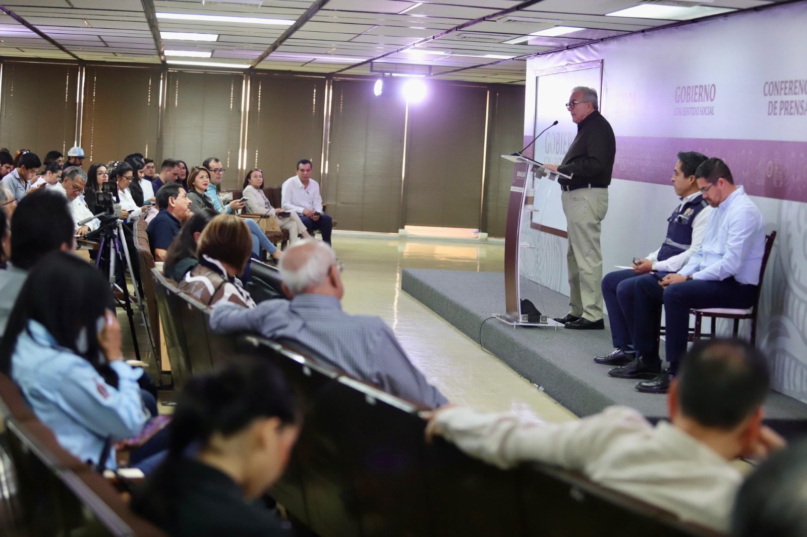 El mandatario estatal explicó que este programa de estimulación de lluvias se realiza de manera conjunta con la Comisión Nacional de Zonas Áridas