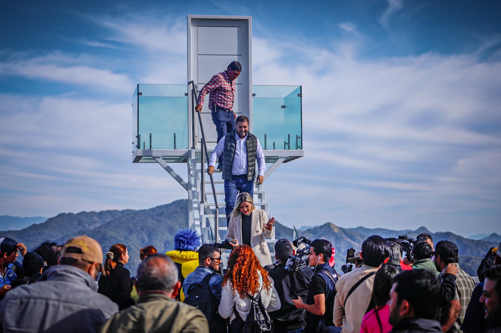 La secretaria de Turismo, Estrella Palacios, destacó el trabajo del alcalde López Elenes, dijo que con los programas sociales que impulsa, demuestra que su gobierno es humanista.