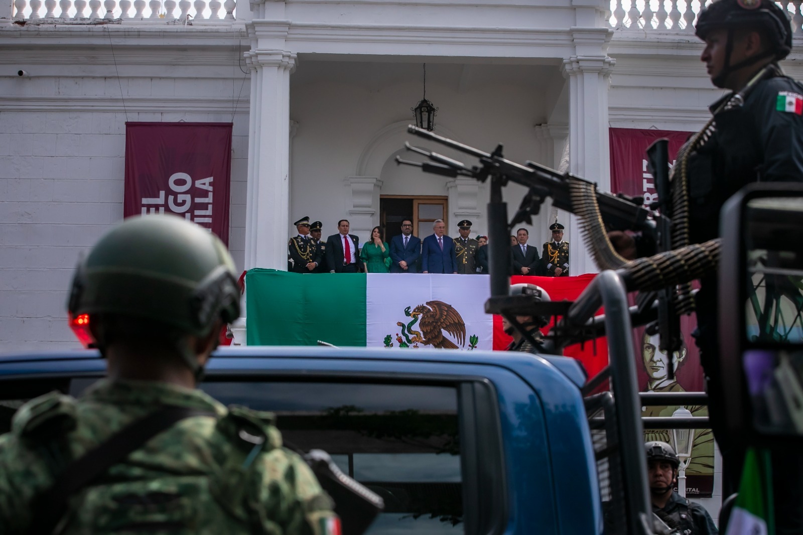 3.- El gobernador Rubén Rocha Moya acompañado por autoridades civiles y militares encabezó la conmemoración del 213 aniversario de la iniciación de la Guerra de Independencia