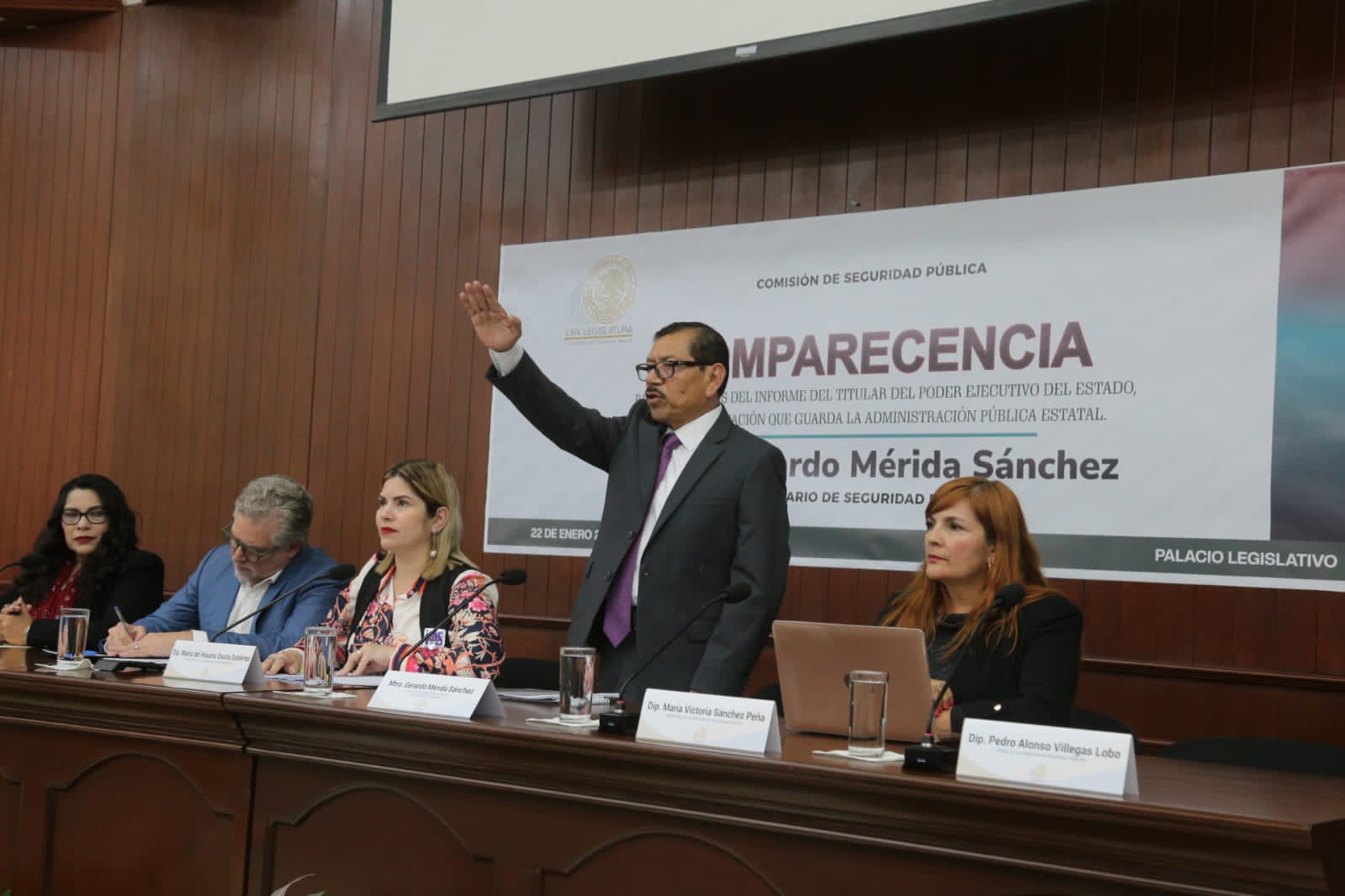 El secretario señaló que se ha atendido con éxito la situación de violencia en la zona serrana del norte del estado, donde se implementaron operativos interinstitucionales entre los tres órdenes de gobierno