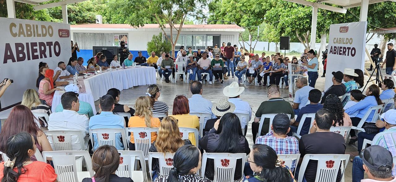 La Alcaldesa de Navolato, Margoth Urrea Pérez, instruyó a los directores de cada área a dar seguimiento y respuesta a cada una de las solicitudes