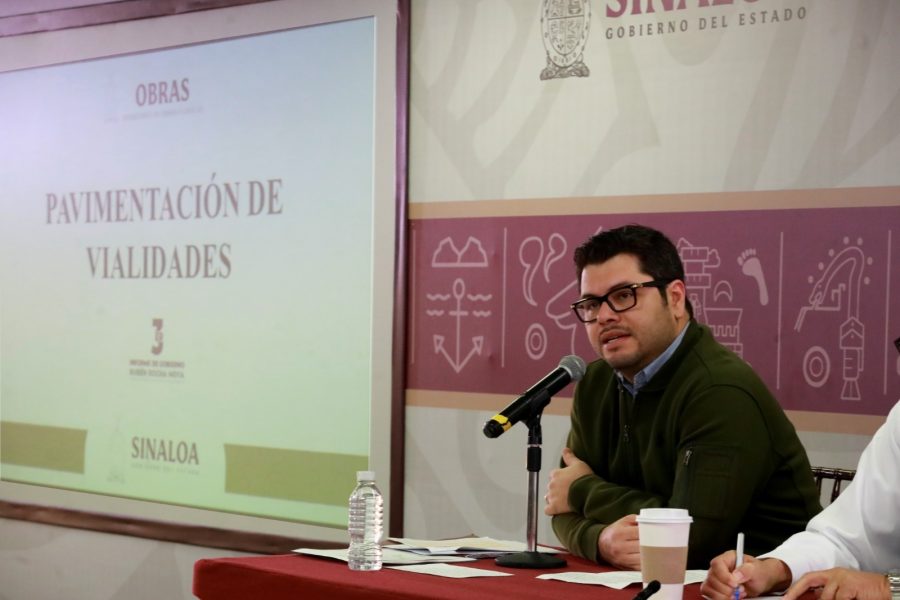 “Tenemos los estudios de movilidad y también de otros proyectos más que el gobernador ya comentó en la semanera pasada. En lo que fue este año se pavimentaron en todo el estado 78 kilómetros lineales con una inversión de mil 349 millones de pesos, de los 5 mil 554 millones que reportó el gobernador ayer en el informe", mencionó.