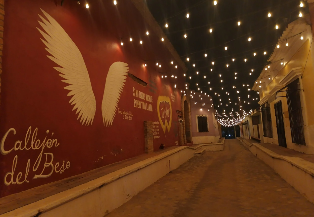 Callejón del beso en San Ignacio